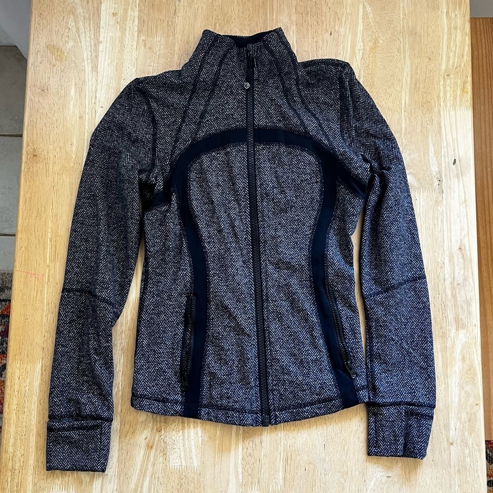 Lululemon zip up jacket; size 8; very good condition